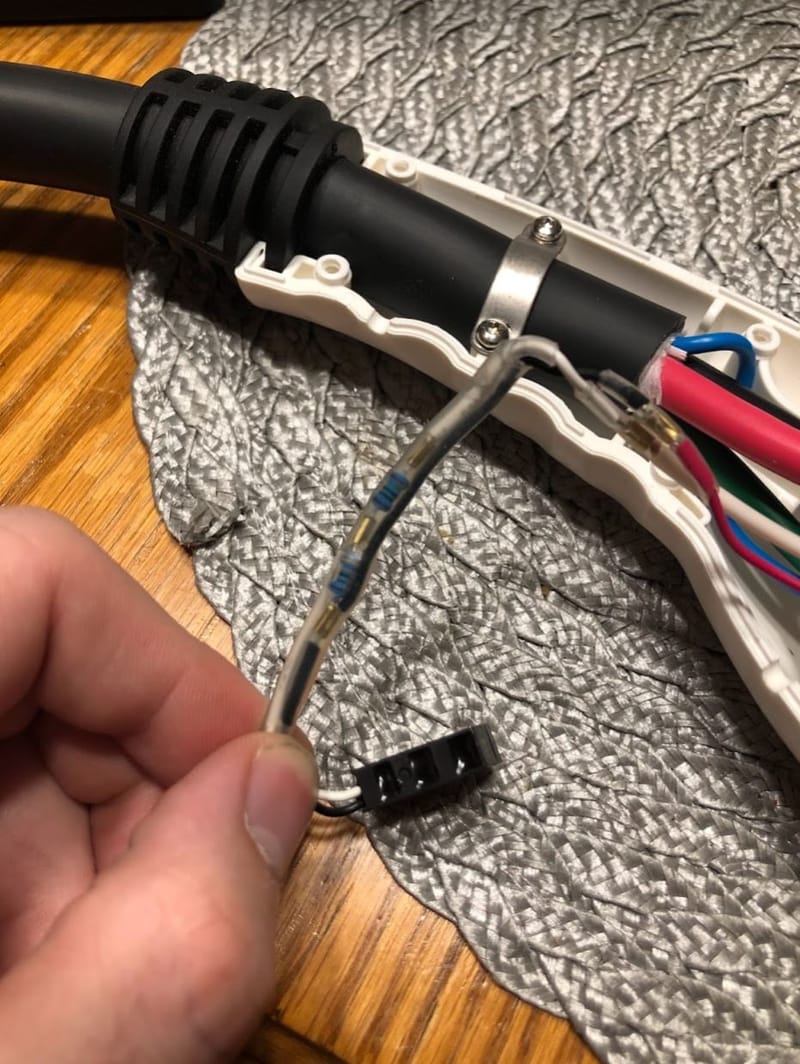 R6/R7 Resistors in the EVSE Connector