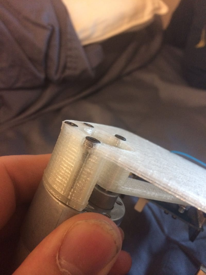 All screws are in place - and all of them are sitting flush to the backplate - Perfect.