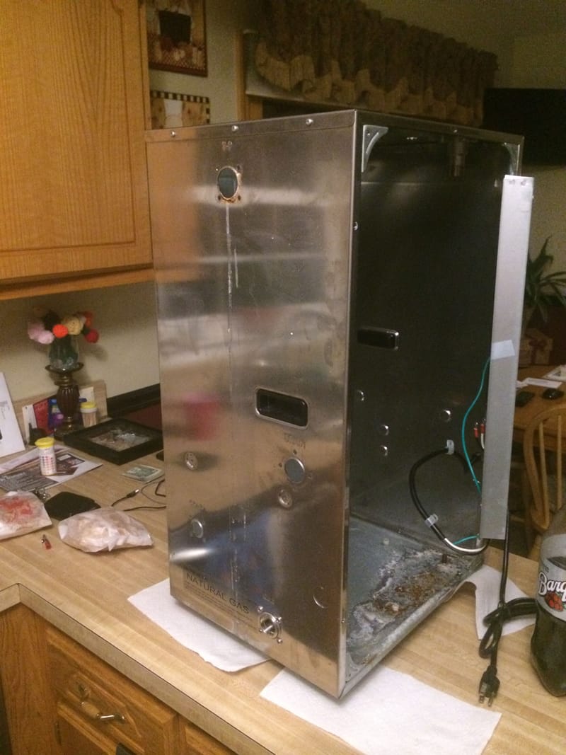 Little more corrosion marks on the side, as well as a better photo of the bottom pan.